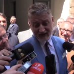 Il ministro Giuli a Napoli: “Profumo di scudetto rallegra il mio cuore di romanista”
