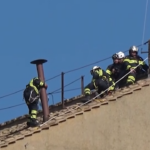Conclave, montato il comignolo per le fumate sulla Cappella Sistina