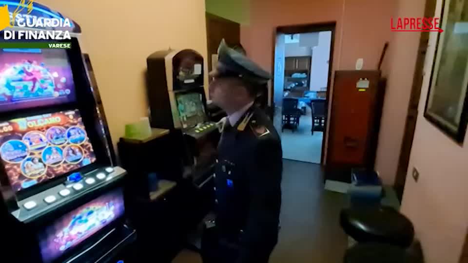 Varese, controlli Gdf su slot machine: sanzionati 16 gestori Varese, controlli Gdf su slot machine: sanzionati 16 gestori