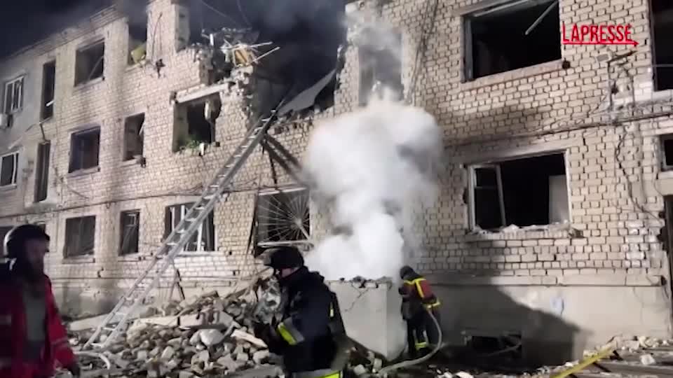 Ucraina, droni russi su Zaporizhzhia: una vittima e decine di feriti Ucraina, droni russi su Zaporizhzhia: una vittima e decine di feriti