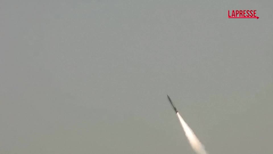 Pakistan, tensioni con India su Kashmir: effettuato test missile Pakistan, tensioni con India su Kashmir: effettuato test missile