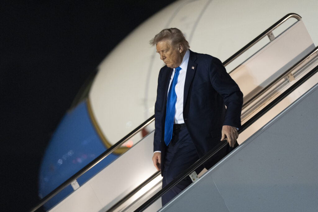 Usa, Trump: “Rischio recessione? Tutto può succedere” Usa, Trump: “Rischio recessione? Tutto può succedere”