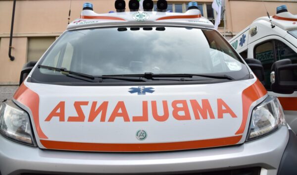 Brindisi, auto si ribalta e prende fuoco: morti 3 giovani