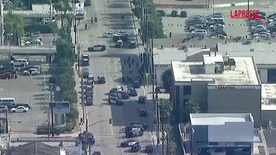 California, spari nel campus di Inglewood: ferite due donne California, spari nel campus di Inglewood: ferite due donne