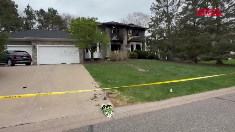 Usa video da Lapresse.it usa in un video la casa bruciata di jill sobule la cantante è morta nell incendio