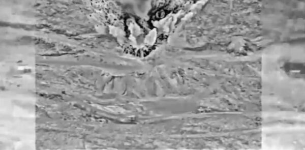 Siria, oltre 20 raid di Israele su tutto il Paese. Hamas pubblica nuovo video di ostaggio