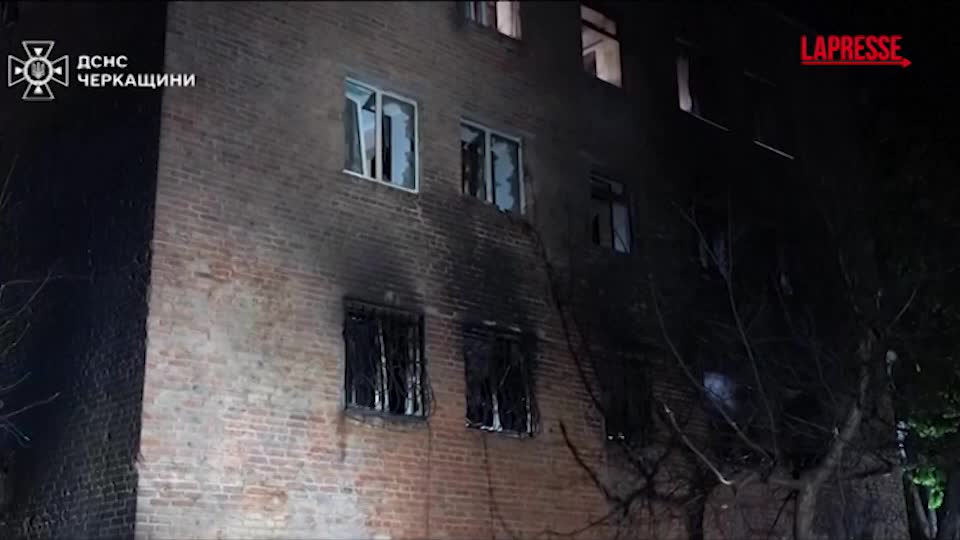 Ucraina attacco da Lapresse.it ucraina attacco russo a cherkasy edifici distrutti