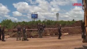 Israele, bulldozer al lavoro all’aeroporto di Tel Aviv