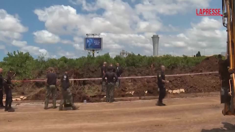 Israele, bulldozer al lavoro all’aeroporto di Tel Aviv Israele, bulldozer al lavoro all’aeroporto di Tel Aviv