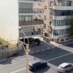 Missile Houthi contro Tel Aviv: le persone si mettono al riparo