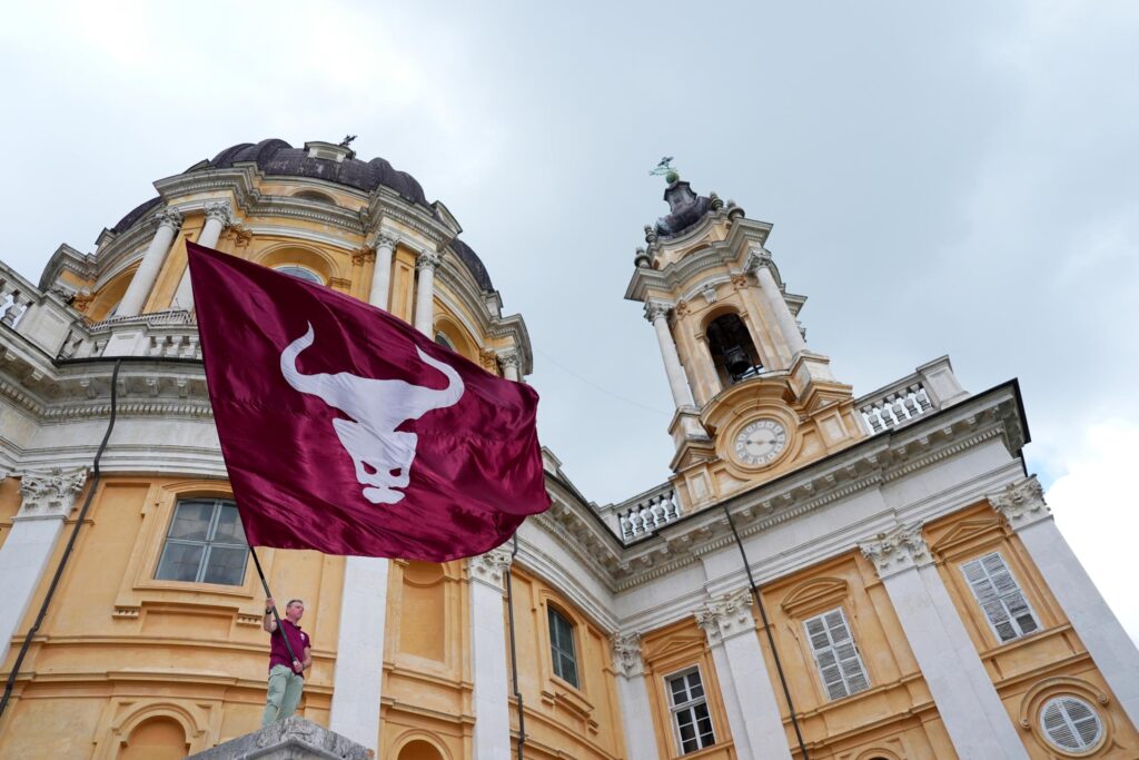 Grande Torino, l’omaggio degli ‘Invincibili’ a Superga: 20mila tifosi in corteo Grande Torino, l’omaggio degli ‘Invincibili’ a Superga: 20mila tifosi in corteo