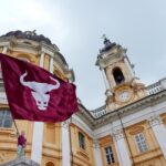 Grande Torino, l’omaggio degli ‘Invincibili’ a Superga: 20mila tifosi in corteo