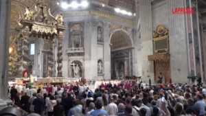 Conclave 2025, i cardinali a messa in San Pietro per l’ultimo giorno dei Novendiali