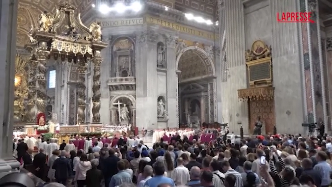 Conclave 2025, i cardinali a messa in San Pietro per l’ultimo giorno dei Novendiali Conclave 2025, i cardinali a messa in San Pietro per l’ultimo giorno dei Novendiali