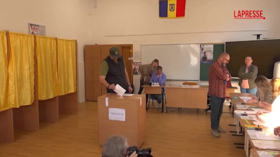 Romania al voto dopo l’annullamento dell’elezione di Georgescu Romania al voto dopo l’annullamento dell’elezione di Georgescu