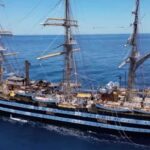 Amerigo Vespucci, la Nave della Marina Militare incontra la costa orientale della Sicilia