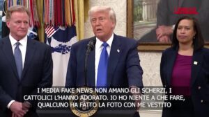 Usa, Trump: “Meme vestito da Papa? Era uno scherzo”