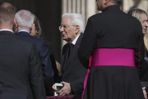 Mattarella visita tomba Papa Francesco a Santa Maria Maggiore