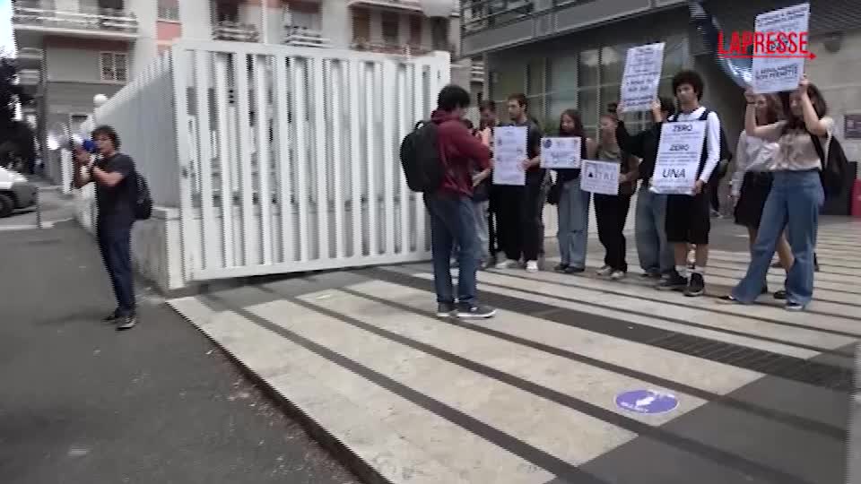 Università, blitz di Cambiare Rotta a Roma Tre contro il regolamento elettorale Università, blitz di Cambiare Rotta a Roma Tre contro il regolamento elettorale