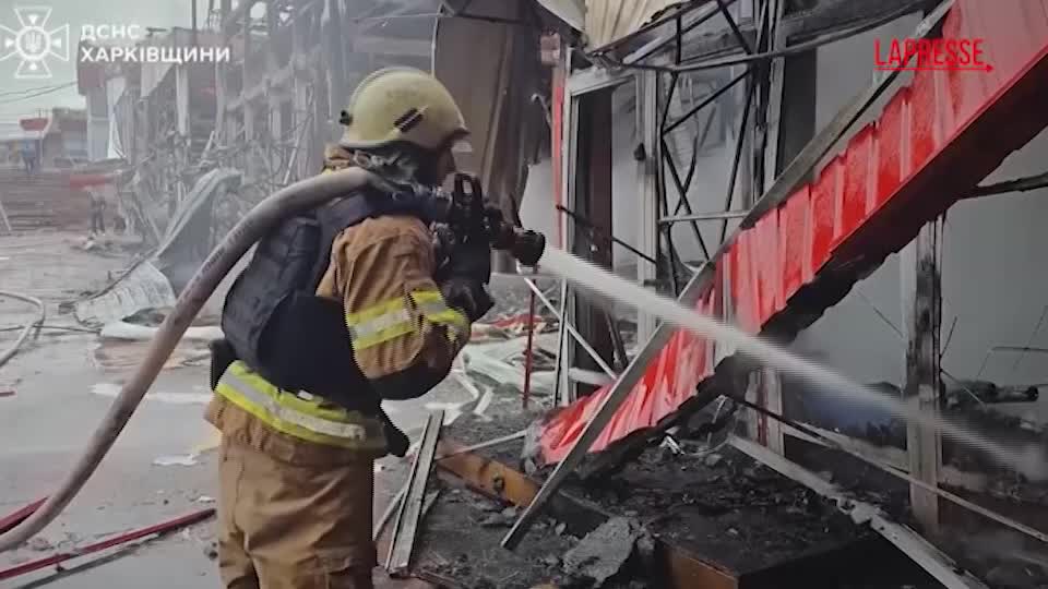 Ucraina, gli incendi dopo gli attacchi su Kharkiv Ucraina, gli incendi dopo gli attacchi su Kharkiv