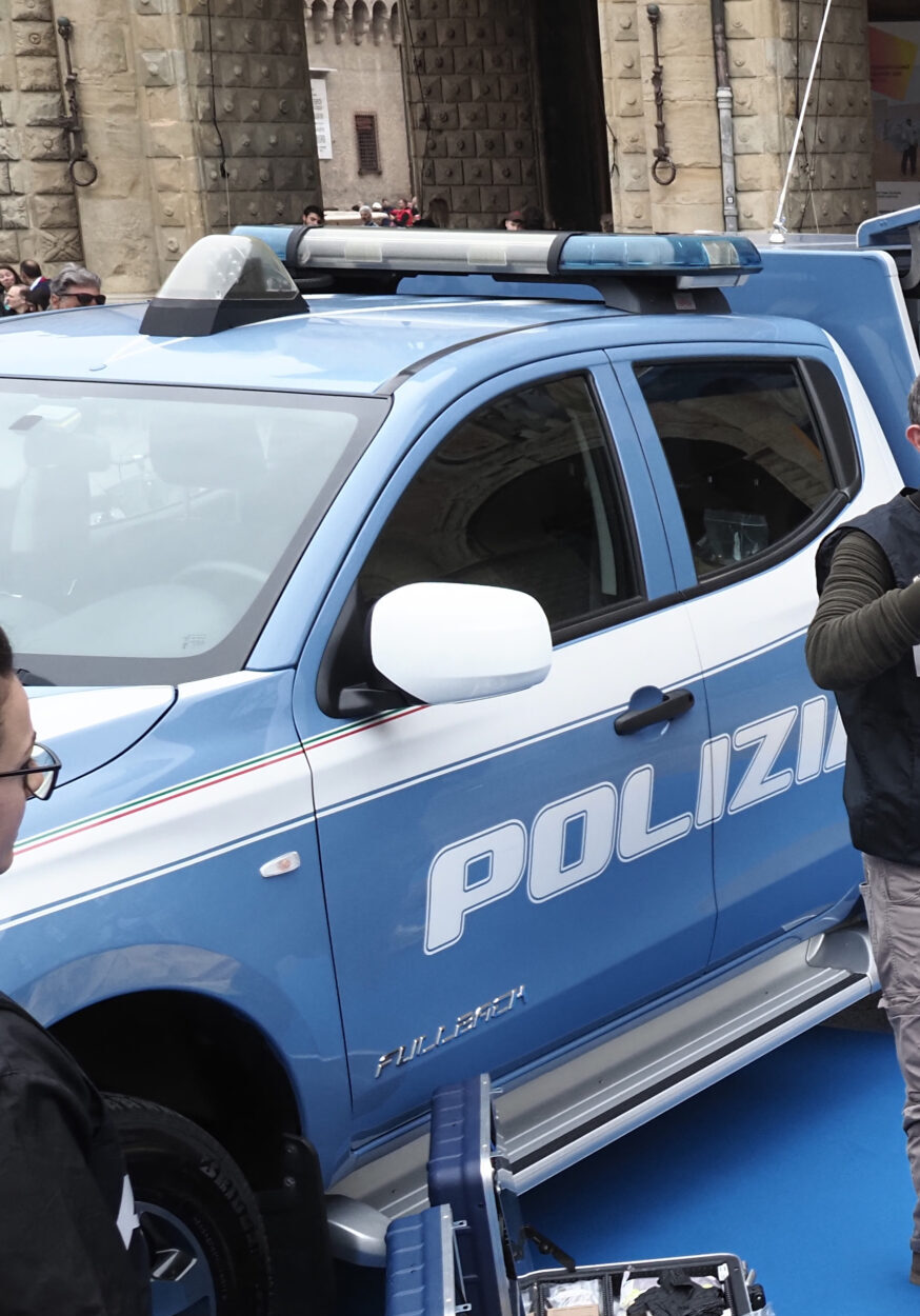 Bari, tre arresti per la rissa dopo il pestaggio fuori dal San Nicola subito da un uomo con il figlio in lacrime Bari, tre arresti per la rissa dopo il pestaggio fuori dal San Nicola subito da un uomo con il figlio in lacrime