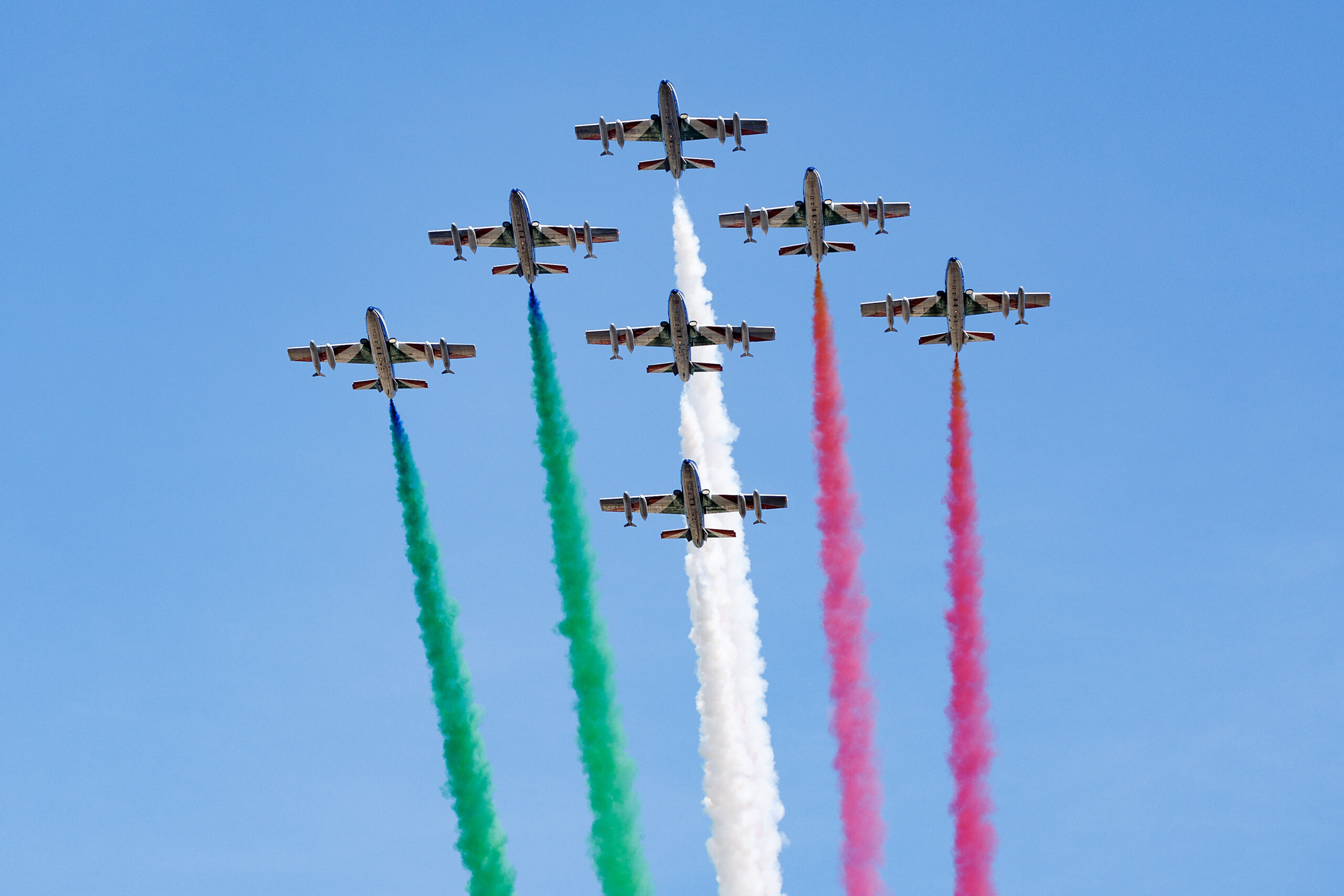 Pantelleria, scontro tra Frecce Tricolori: salvi i piloti Pantelleria, scontro tra Frecce Tricolori: salvi i piloti