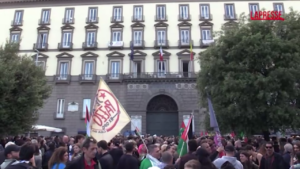 Caso turisti israeliani a Napoli, oltre mille persone alla manifestazione pro-Palestina a piazza Municipio