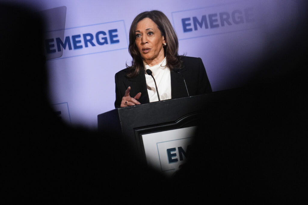 Kamala Harris a sorpresa al Met Gala 2025 Kamala Harris a sorpresa al Met Gala 2025