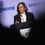Kamala Harris a sorpresa al Met Gala 2025
