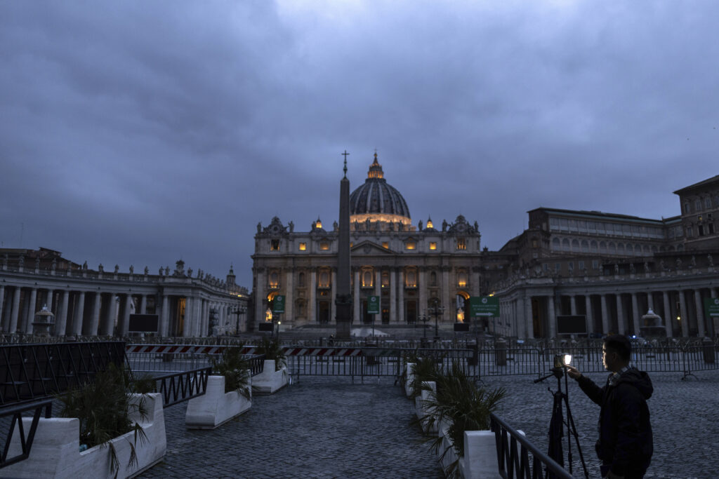 Conclave 2025, domani la Messa e l’Extra Omnes. Prima fumata alle 19 Conclave 2025, domani la Messa e l’Extra Omnes. Prima fumata alle 19