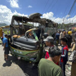 Indonesia, cedono i freni e un bus si ribalta: 12 morti