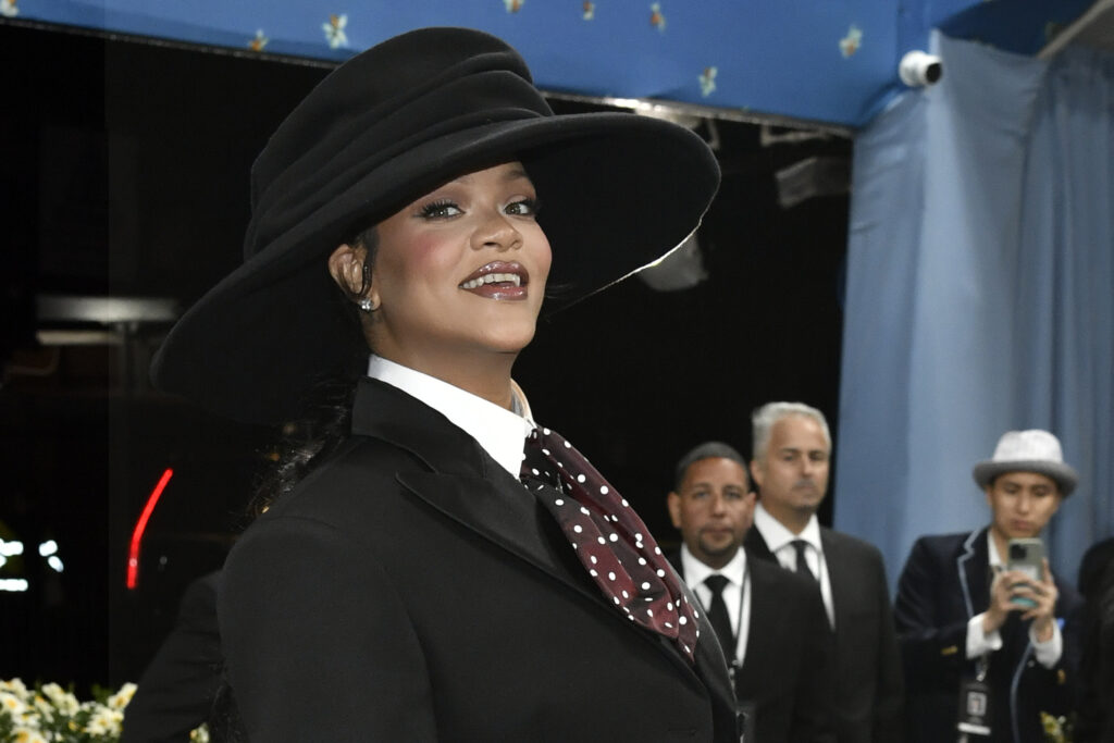 Galleria foto 'Rihanna incinta, rivela la sua terza gravidanza al Met Gala – FOTO' - foto 4