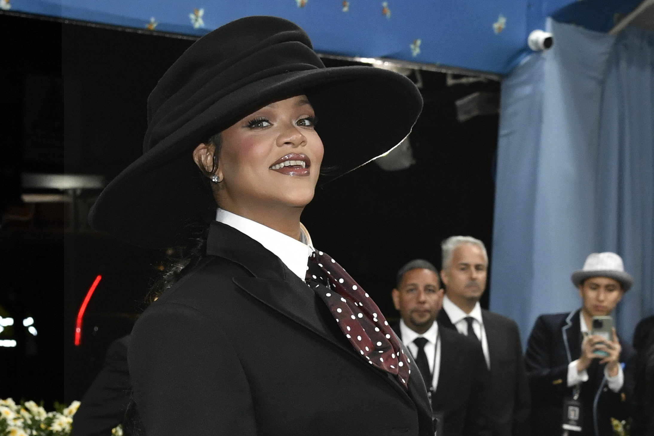 Rihanna, spari contro la villa della cantante a Beverly Hills: arrestata una donna