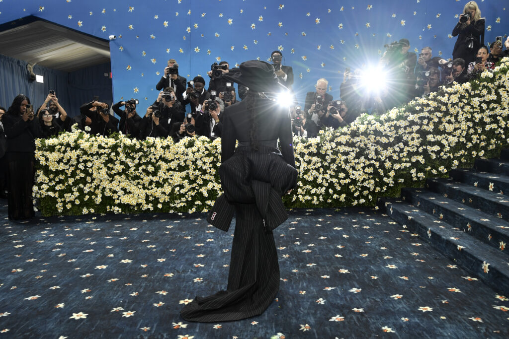 Galleria foto 'Rihanna incinta, rivela la sua terza gravidanza al Met Gala – FOTO' - foto 5