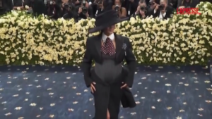 Rihanna incinta, il video al Met Gala 2025