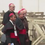 Conclave 2025, finite le fasi preliminari: i cardinali arrivano in Vaticano