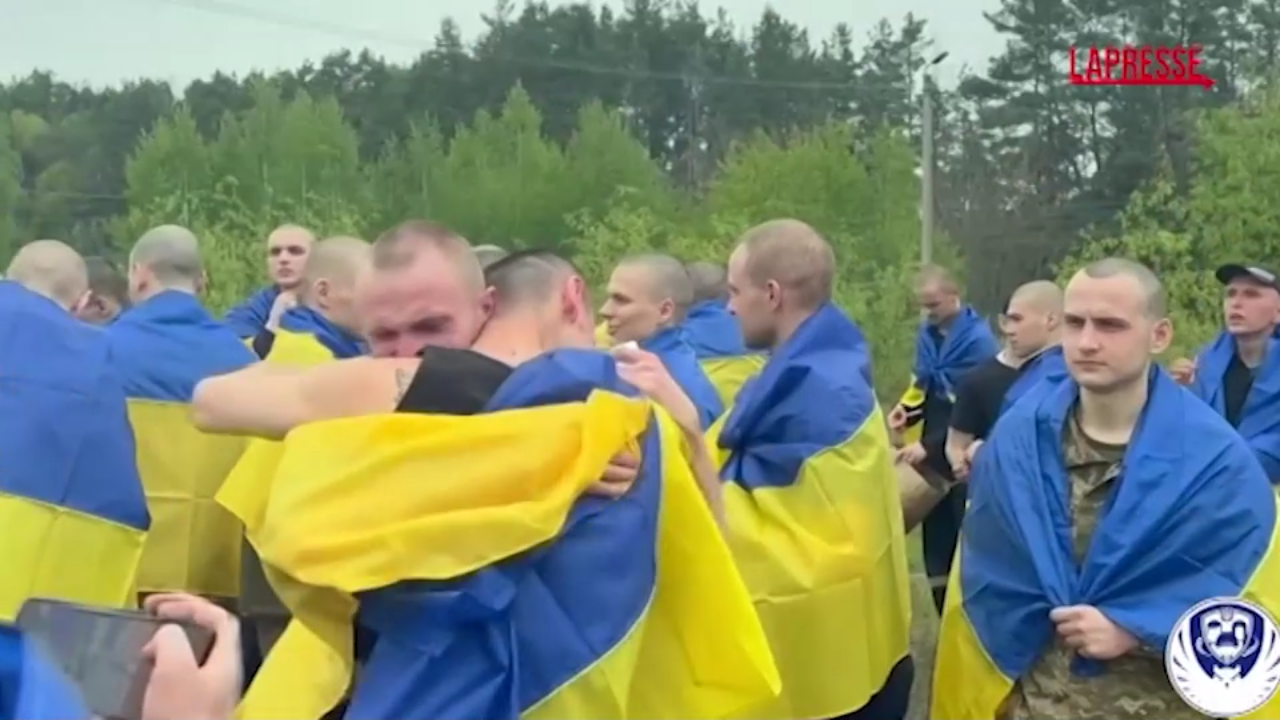 Ucraina, scambio di soldati prigionieri tra Kiev e Mosca Ucraina, scambio di soldati prigionieri tra Kiev e Mosca