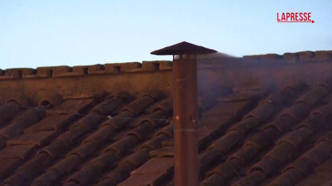 Conclave 2025, la prima fumata è nera Conclave 2025, la prima fumata è nera
