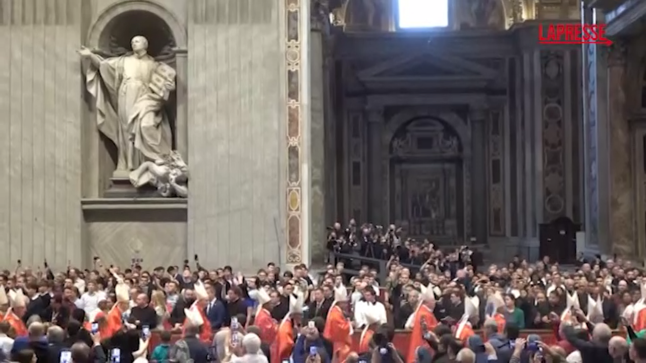 Conclave 2025, i cardinali alla messa a San Pietro: oggi il primo voto Conclave 2025, i cardinali alla messa a San Pietro: oggi il primo voto