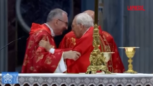 Conclave 2025, Re a Parolin: “Auguri doppi”