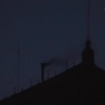 Conclave 2025, nera la prima fumata: la reazione in Piazza San Pietro