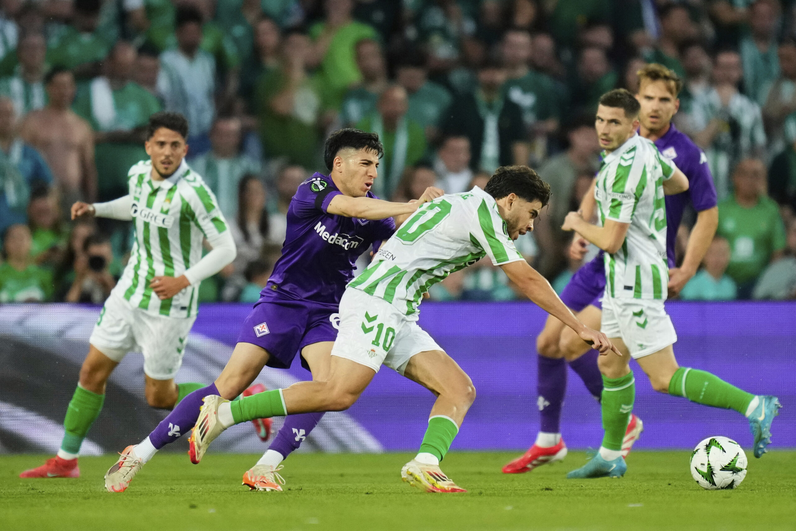 Fiorentina-Betis 8 maggio: dove vederla anche in chiaro, formazioni