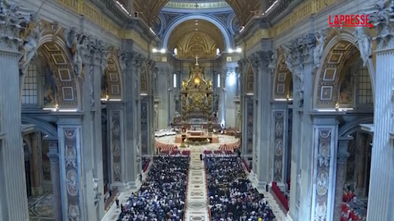 Conclave 2025, i cardinali alla messa nella Basilica di San Pietro Conclave 2025, i cardinali alla messa nella Basilica di San Pietro