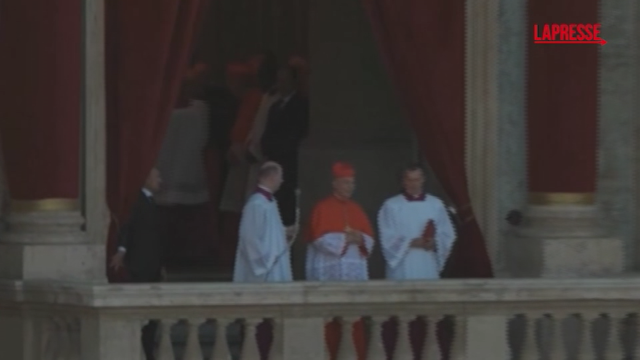 L’annuncio del nuovo Papa, è Robert Prevost: “Habemus Papam” L’annuncio del nuovo Papa, è Robert Prevost: “Habemus Papam”