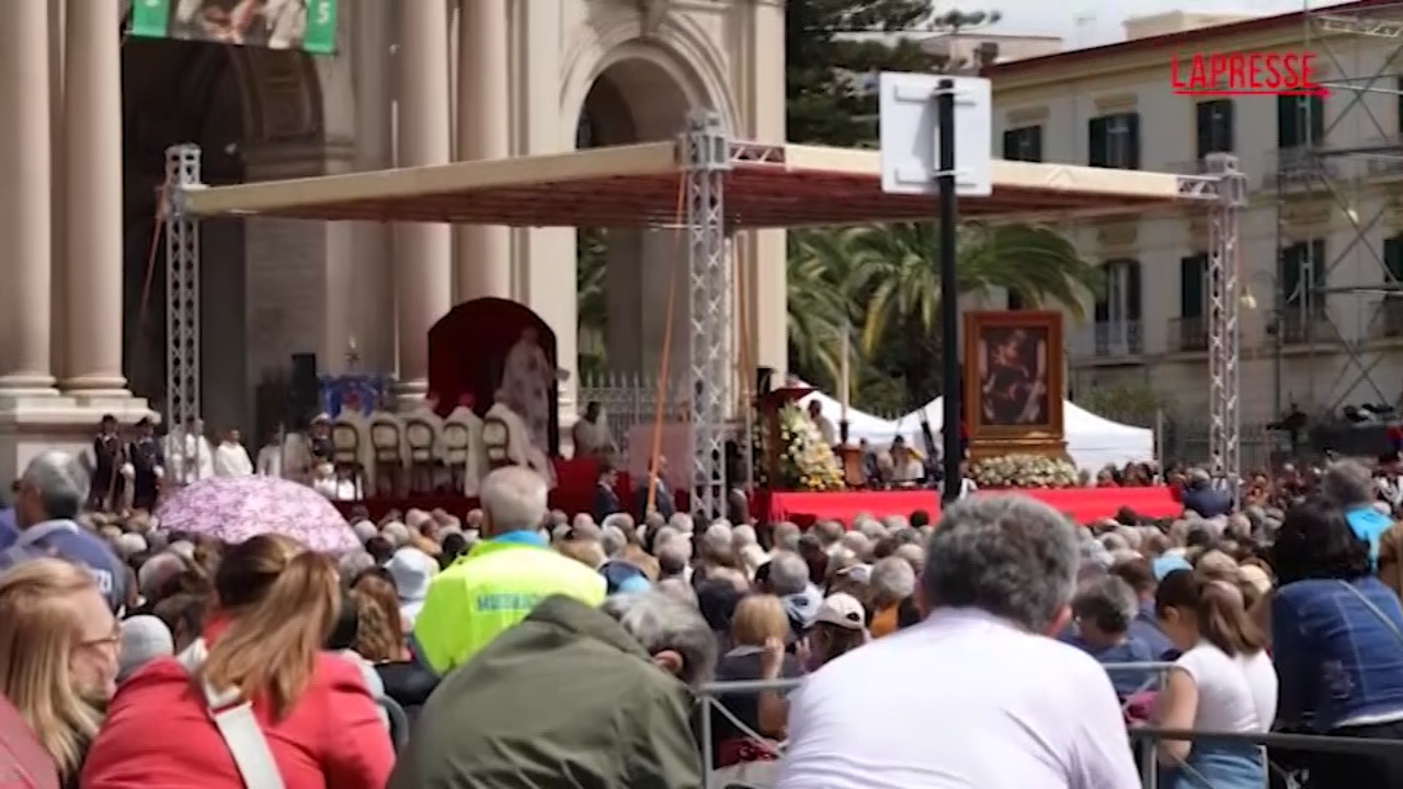 Conclave 2025, cardinale Re: “Speriamo in un Papa di cui ha bisogno la Chiesa e il mondo” Conclave 2025, cardinale Re: “Speriamo in un Papa di cui ha bisogno la Chiesa e il mondo”