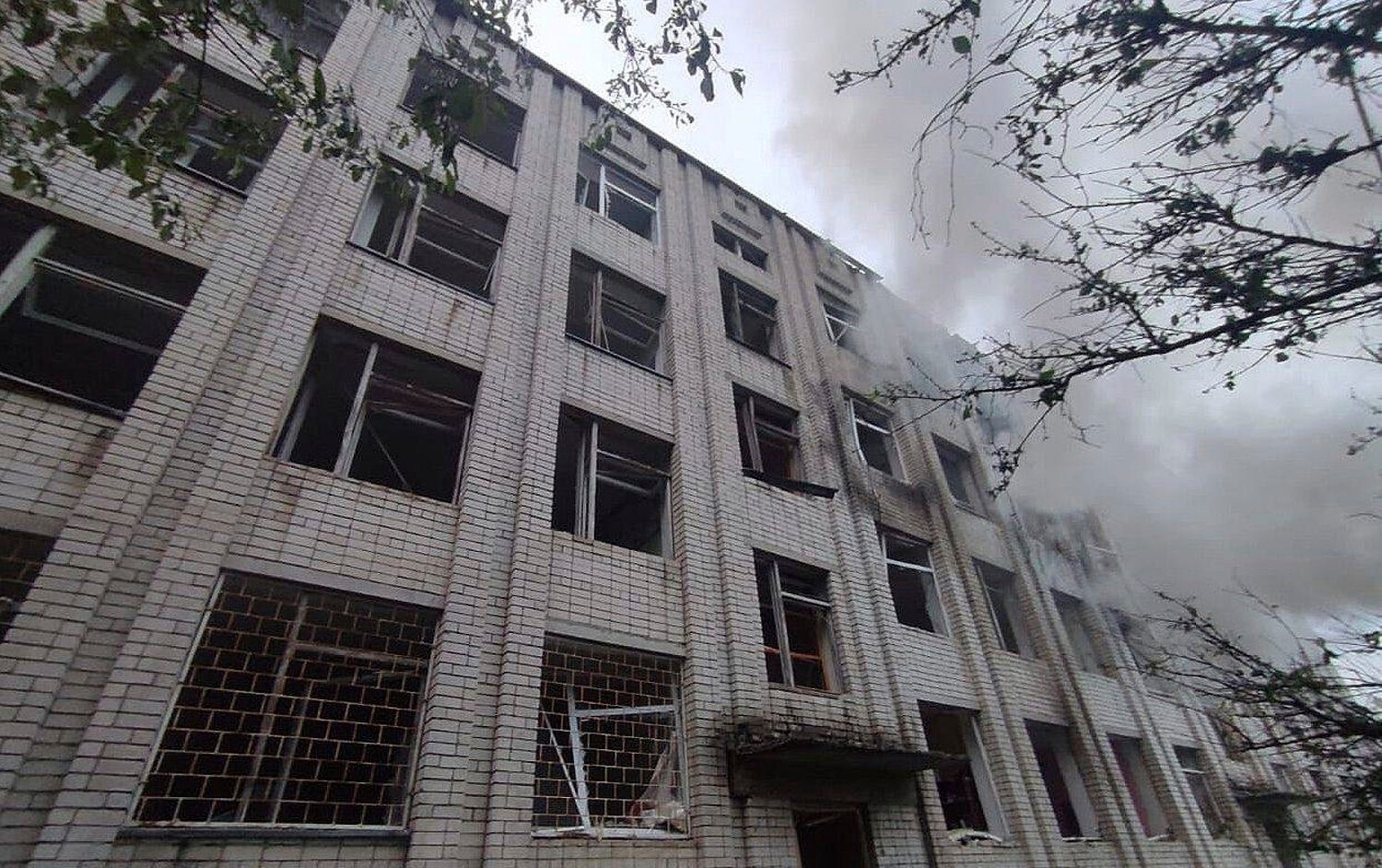 Ucraina, al via tregua di 3 giorni decisa da Putin. Kiev denuncia attacchi: “Un morto” Ucraina, al via tregua di 3 giorni decisa da Putin. Kiev denuncia attacchi: “Un morto”