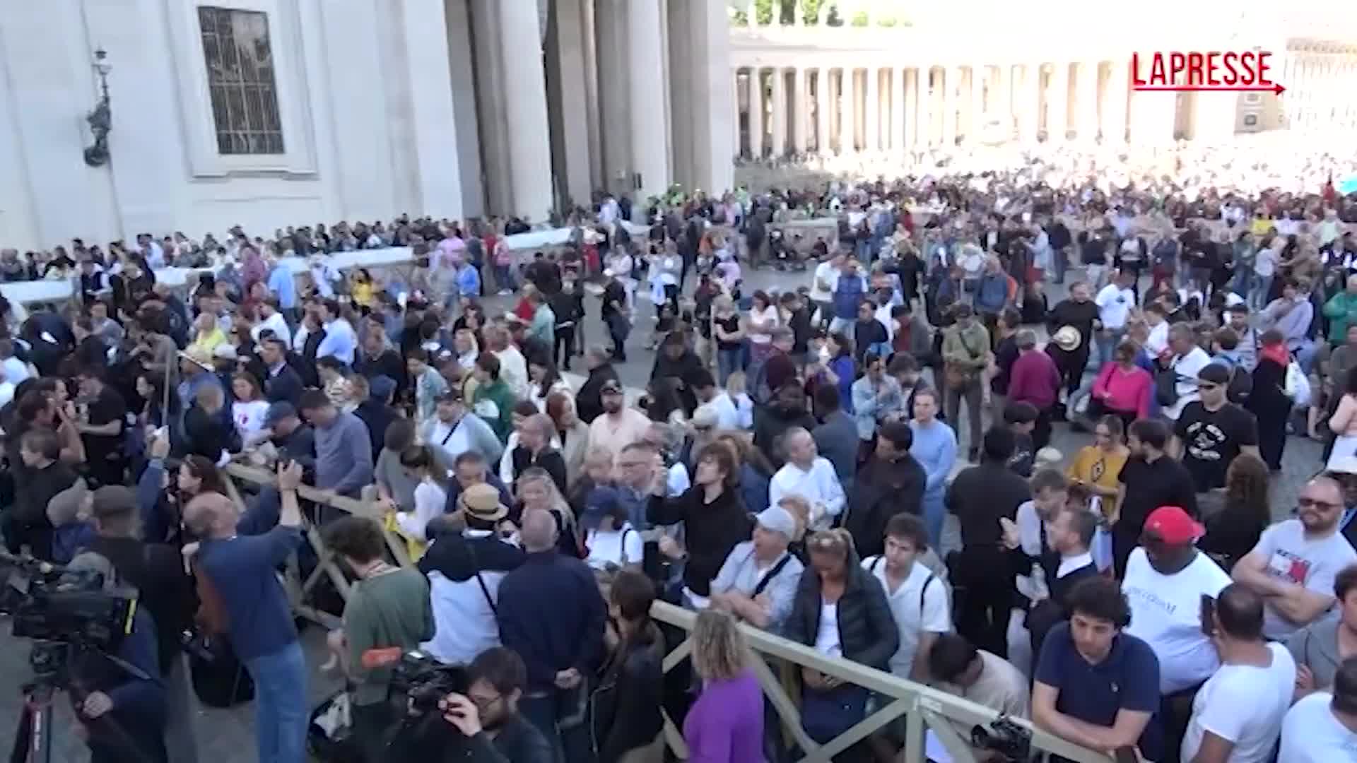 L’attesa, l’annuncio e l’affaccio. Il racconto dell’elezione del nuovo Papa Leone XIV L’attesa, l’annuncio e l’affaccio. Il racconto dell’elezione del nuovo Papa Leone XIV