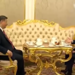 Putin e Xi Jinping bevono una tazza di tè al Cremlino