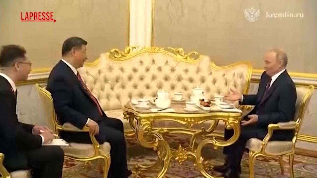 Putin Jinping da Lapresse.it putin e xi jinping bevono una tazza di tè al cremlino