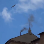 Seconda fumata nera al Conclave, la reazione dei fedeli in piazza San Pietro